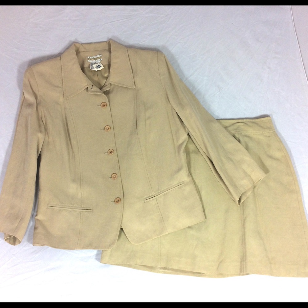 Classic Sigrid Olsen Beige Skirt Suit 14/16